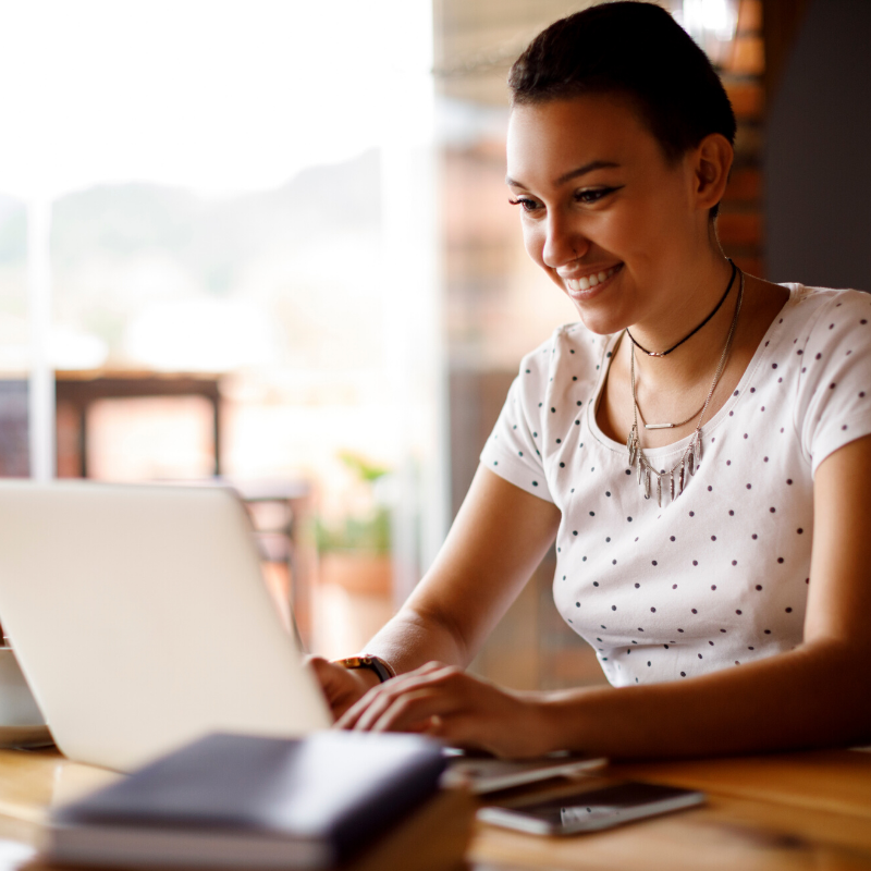 Young woman sitting at a laptop